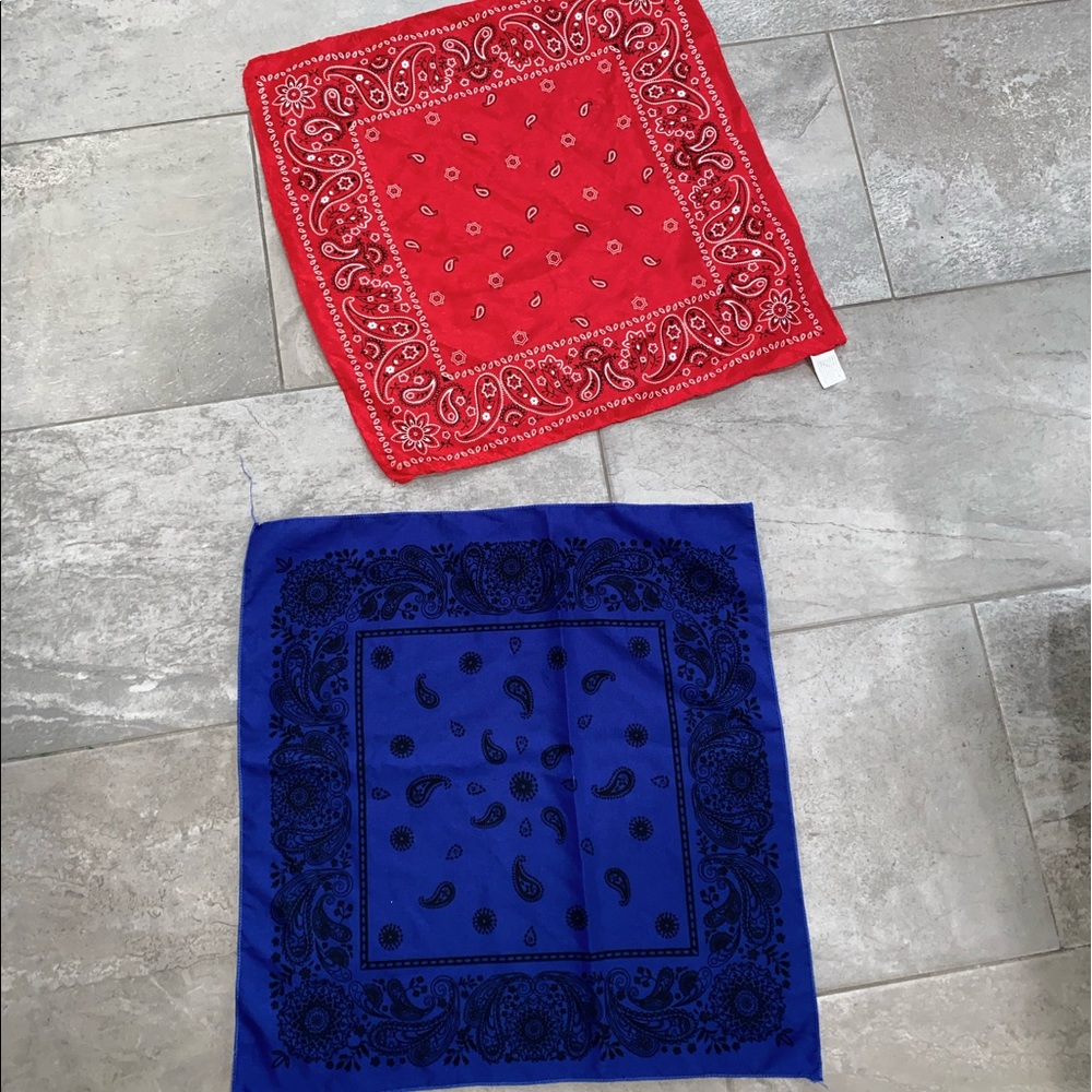 BLUE AND RED BANDANAS!❤️💙
